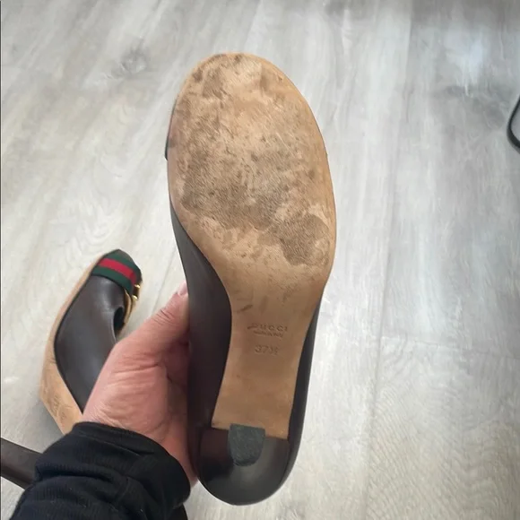 Gucci Brown Leather Heels with Gold Accent - Picture 5 of 7